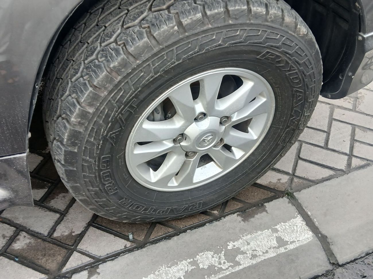 Toyota Land Cruiser Toyota landcruise 2014Model 4.0 v6 GXR petrol Engine Colour Grey push start Transmission Automatic I