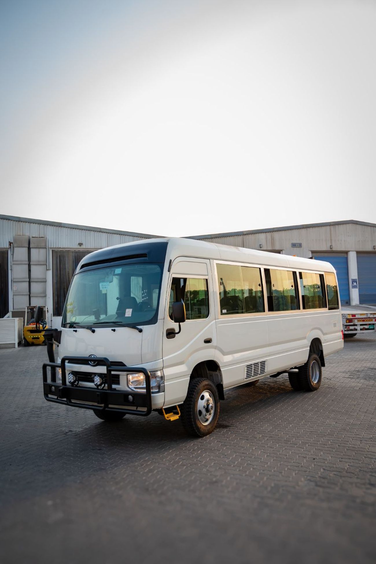 تويوتا كوستر 4.2 DSL MANUAL BUS 30 SEATS | 4x4