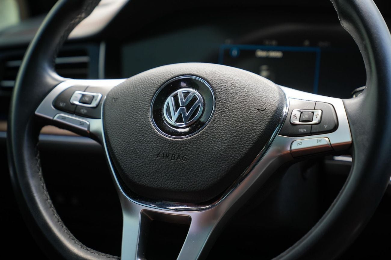 Volkswagen Touareg 2020!! GCC SPECS!! FULL SERVICE HISTORY FROM AL NABOODA