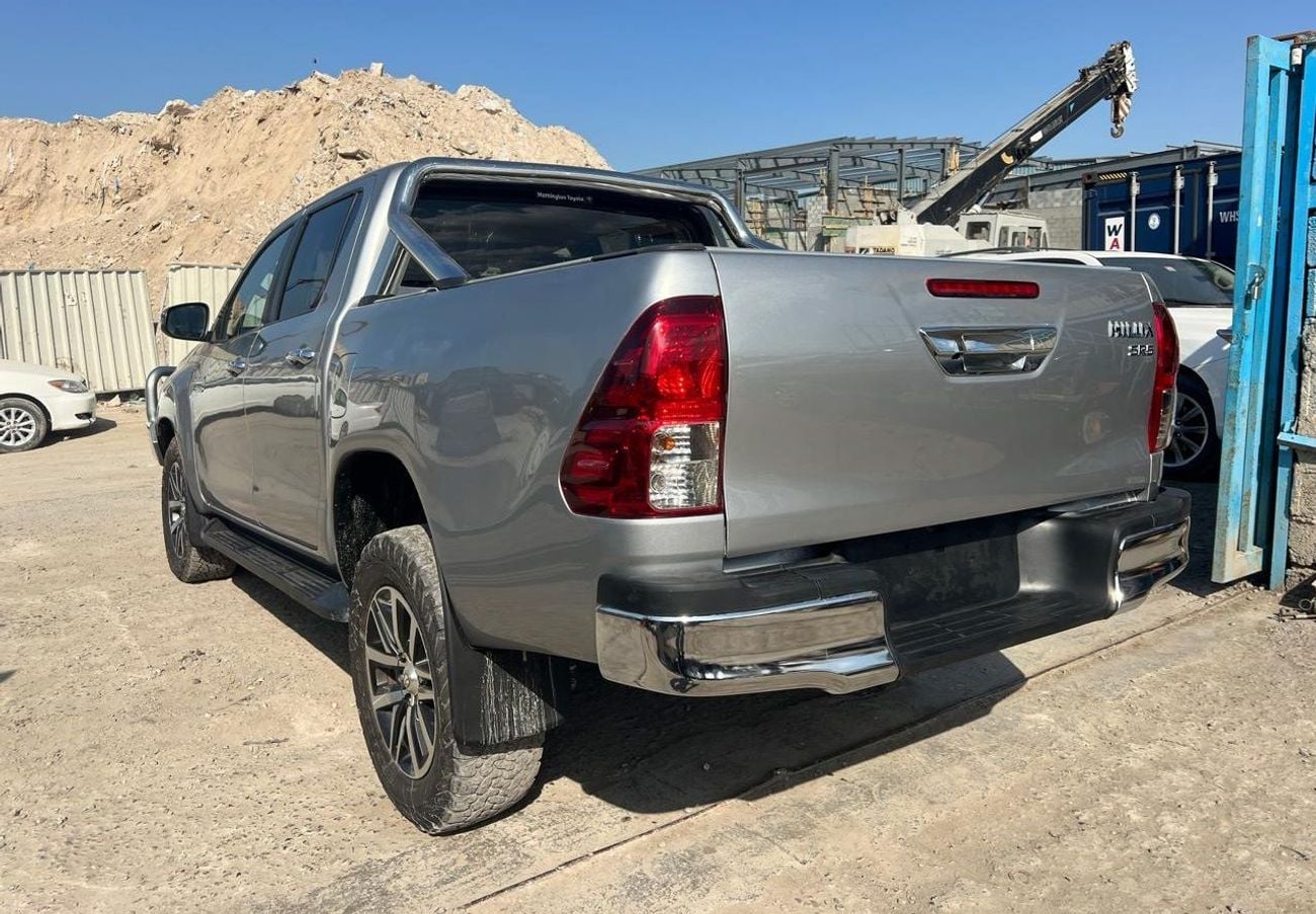 تويوتا هيلوكس TOYOTA HILUX PICKUP DIESEL 2.8 LITER YEAR 2020 SILVER COLOR