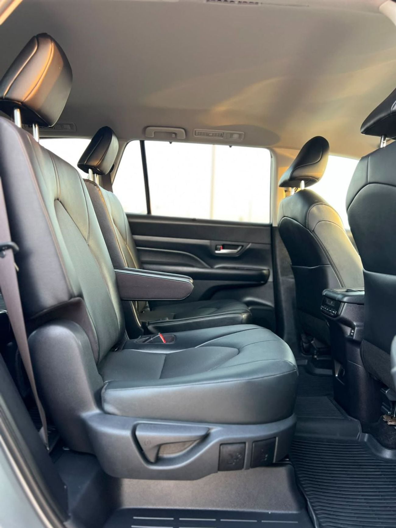 تويوتا جراند هايلاندر 2024 Toyota Grand Highlander XLE 2.4L V4 Turbo - AWD 4x4 Full Option With Dual Radar - Trunk Auto -