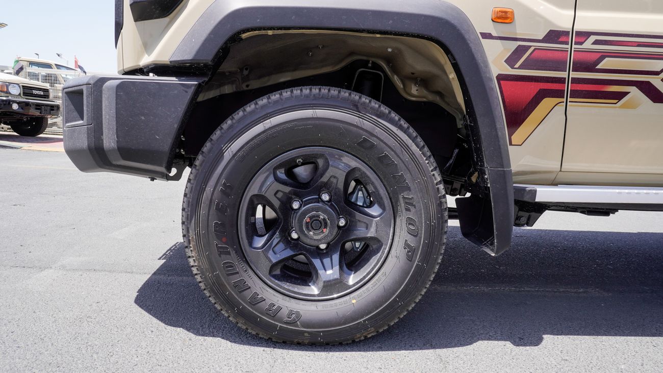 تويوتا لاند كروزر بيك آب LX 4.0 L V6