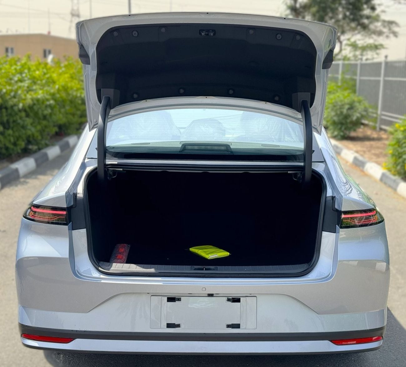 نيسان N6 Nissan N6 180 Max 2025 – Plug-in Hybrid