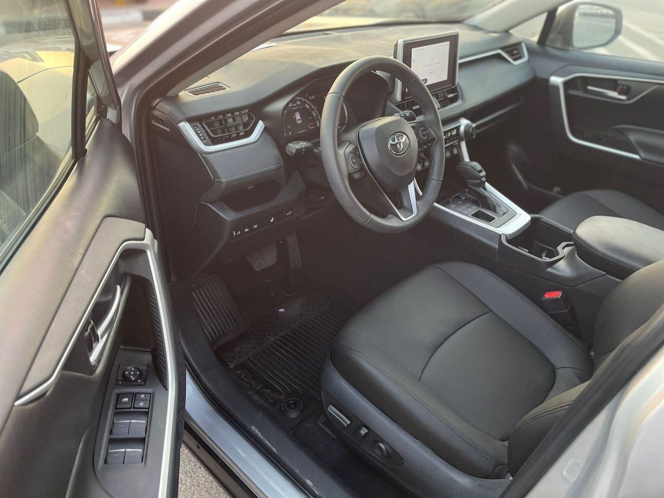 Toyota RAV4 2023 Toyota Rav4 XLE 4x4 Full Option 2.5L V4 With Radar - 9,400 Mileage