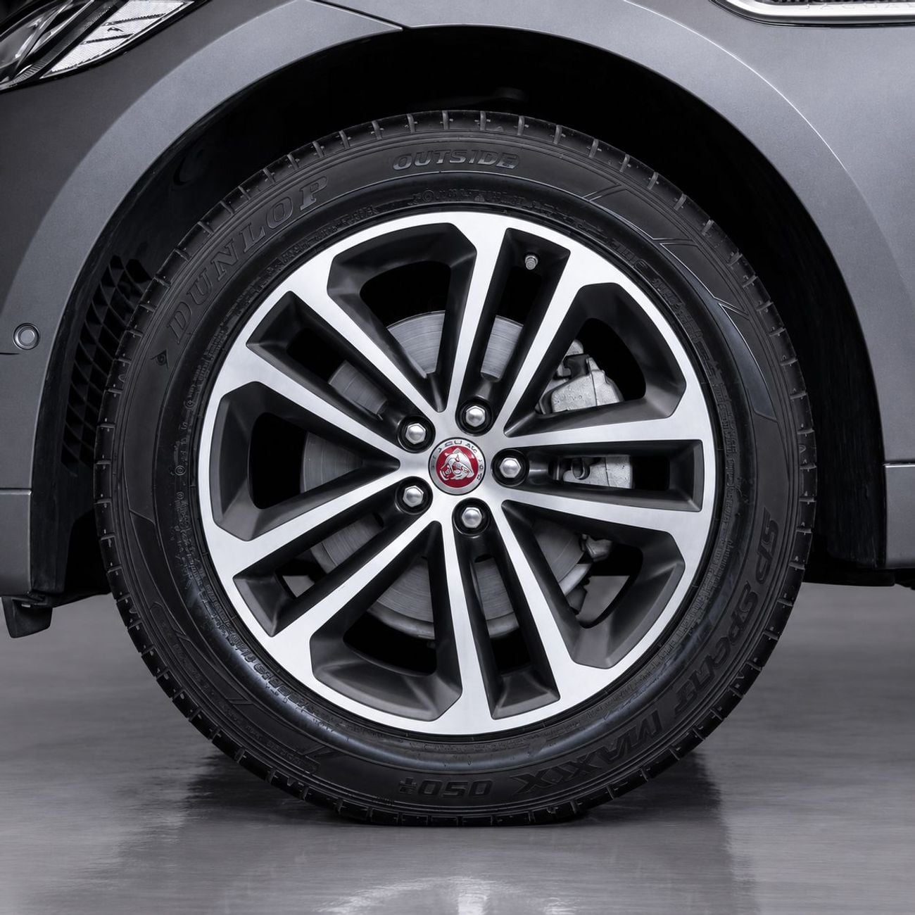 Jaguar F-PACE R-SPORT AED 1,244 p.m • 0% Downpayment • R-Sport • 1 Year Warranty