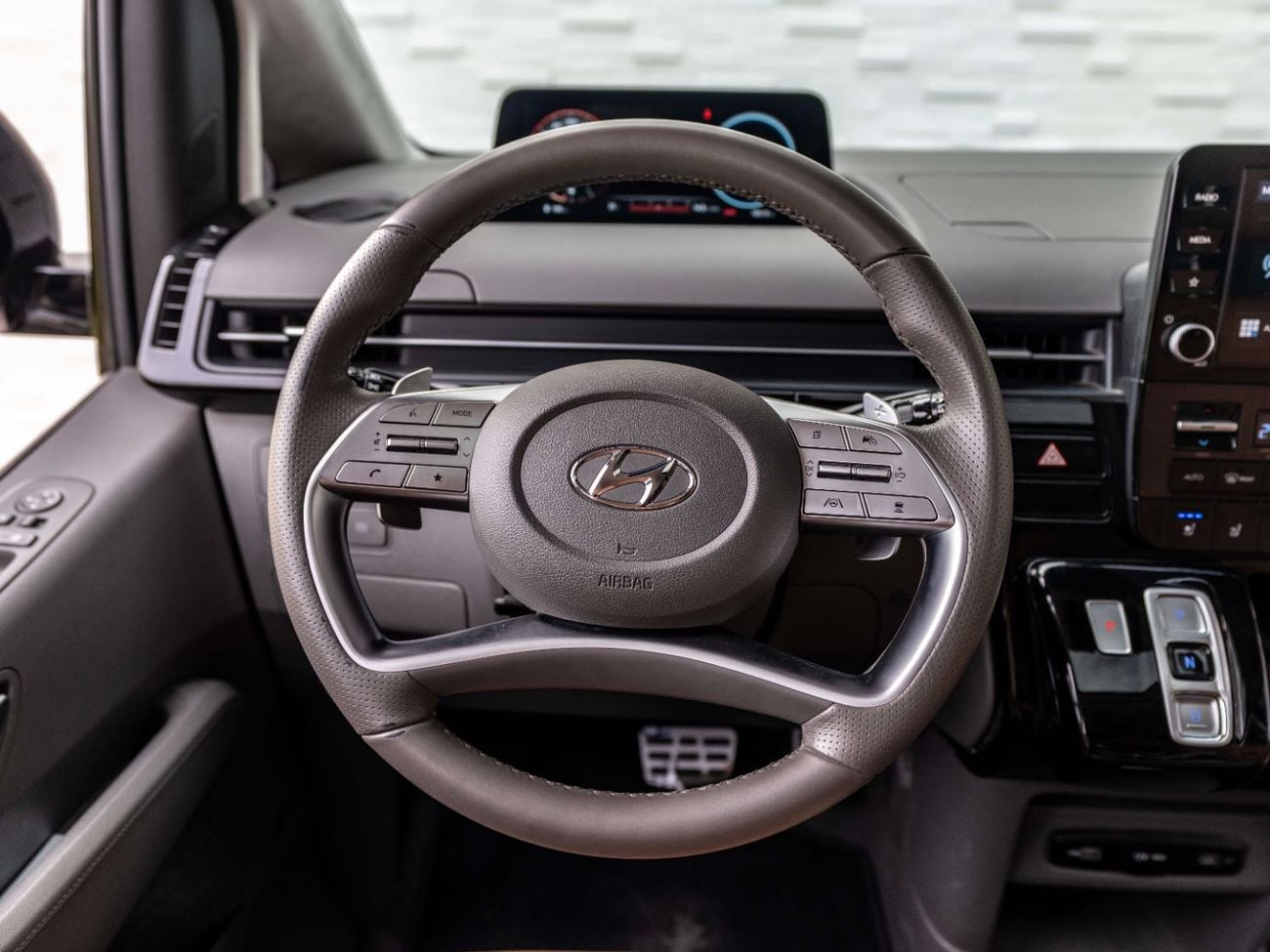 هيونداي ستاريا 3.5L Luxury (7 Seater)