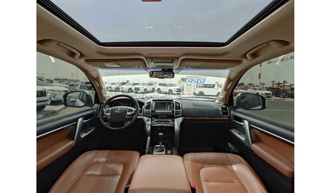 Toyota Land Cruiser VXR / 5.7L /  1 YEAR WARANTY / REGISTERATION / INSURANCE FREE (LOT # 35734)