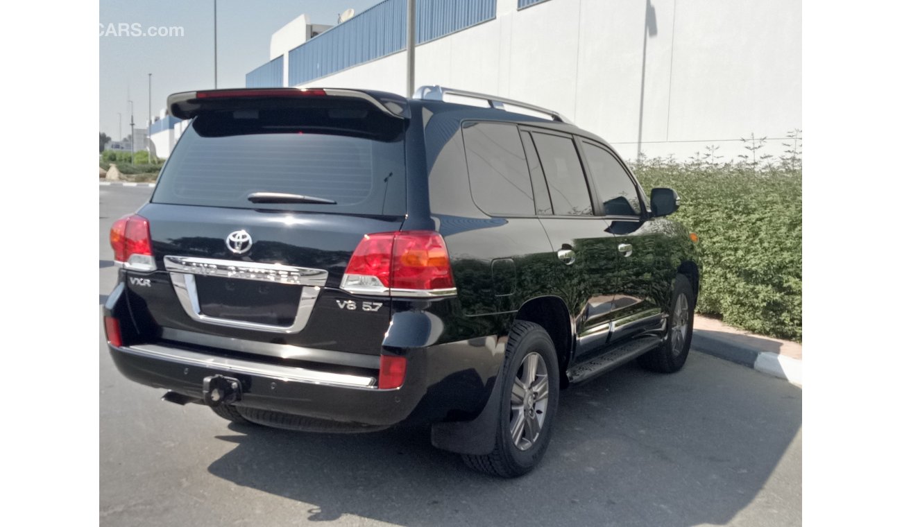 تويوتا لاند كروزر TOYOTA LANDCRUISER 2015 V8 VXR FUL OPTION .LOW KILOMETERS.FUL SERVICE HISTRY ONLY PAY 2453X60 MNTHLY