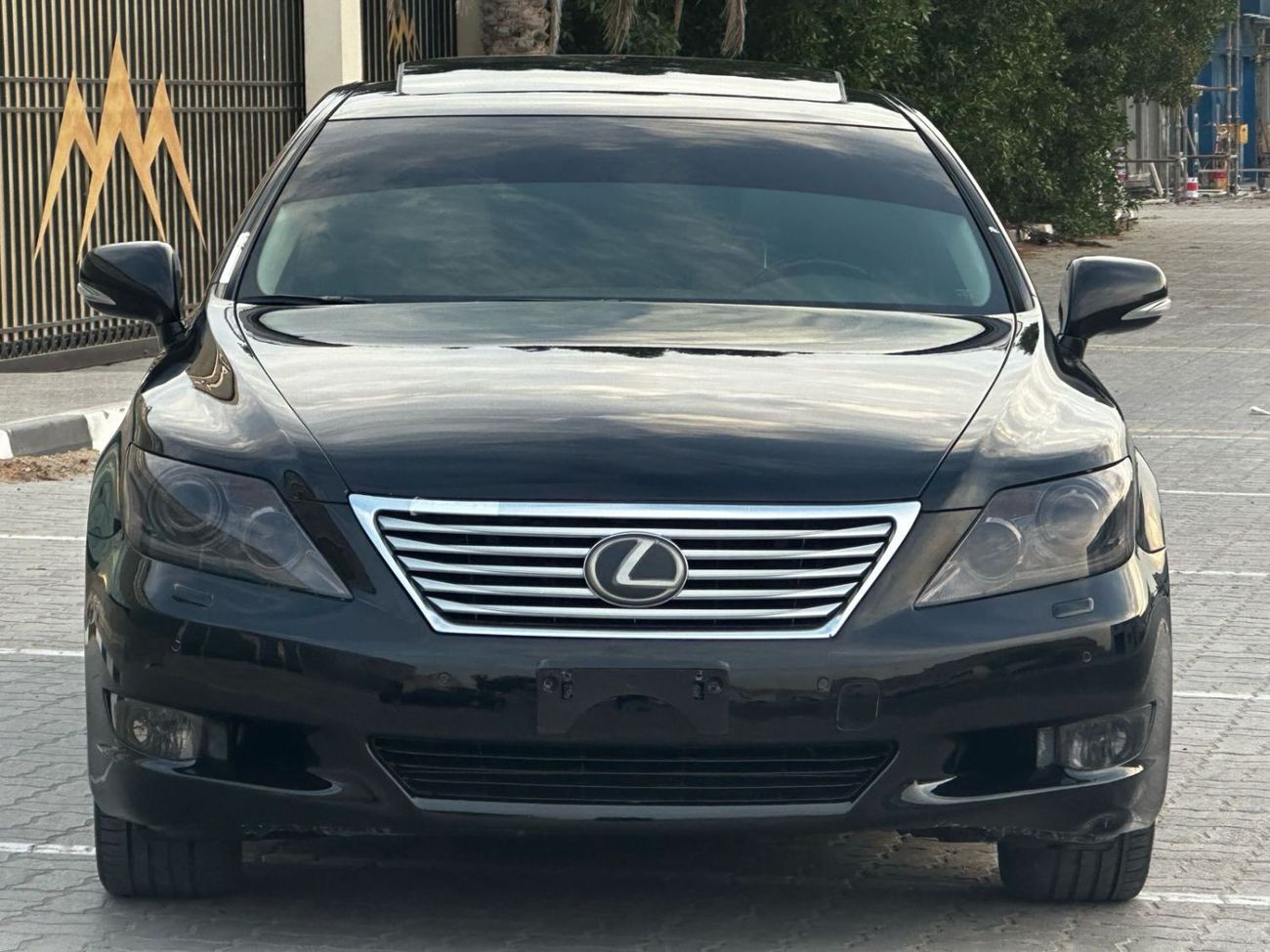 Lexus LS460 Lexus LS460L Model: 2010 Mileage: 152,000 miles Price: 32,000 dirhams Gulf specification  Full optio