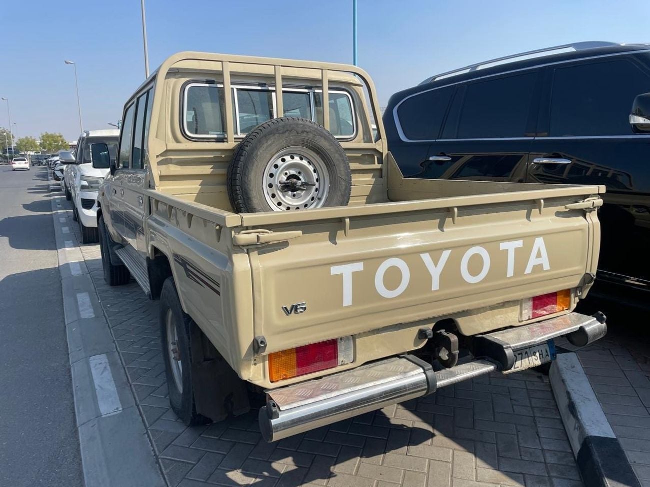 تويوتا لاند كروزر بيك آب Std 4.0L Double Cab Utility 4WD