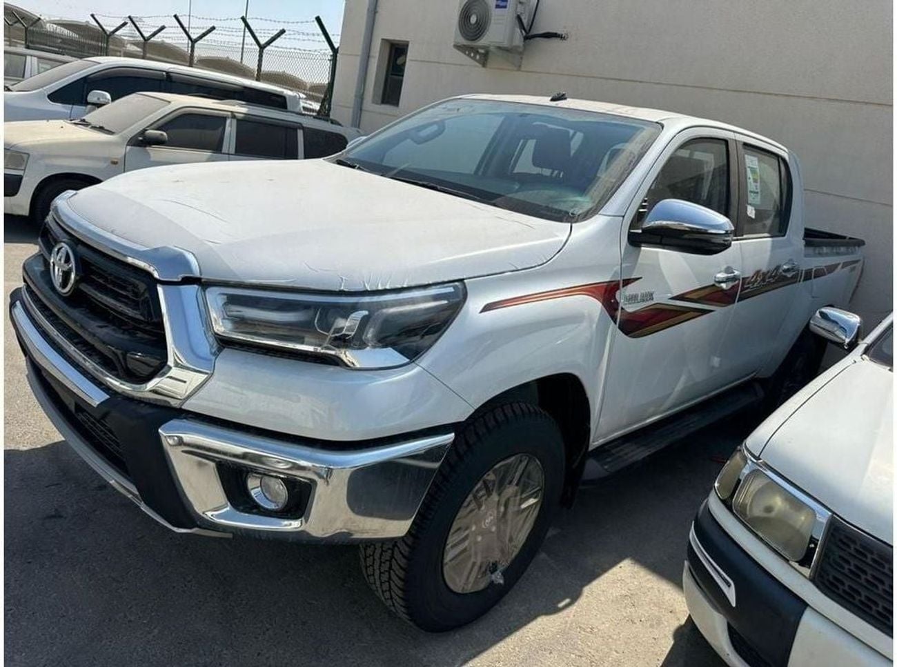 تويوتا هيلوكس TOYOTA HILUX SR5 2.7L AT 2026 WITHOUT PUSH START