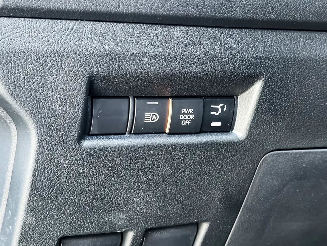 تويوتا جرافينا Premium GCC Specs | Brand Luxury 6-Seater