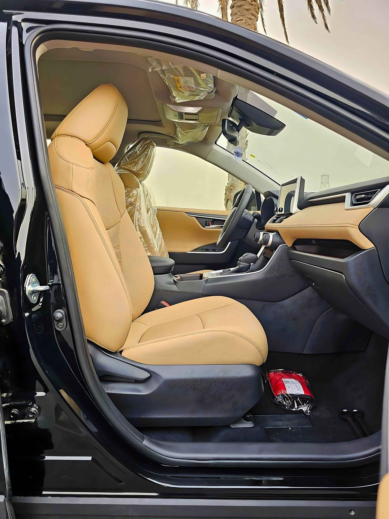 Toyota RAV4 LTD, 2.5L Hybrid, Driver Power Seat / Full Option With Panoramic Roof (CODE # 68043)