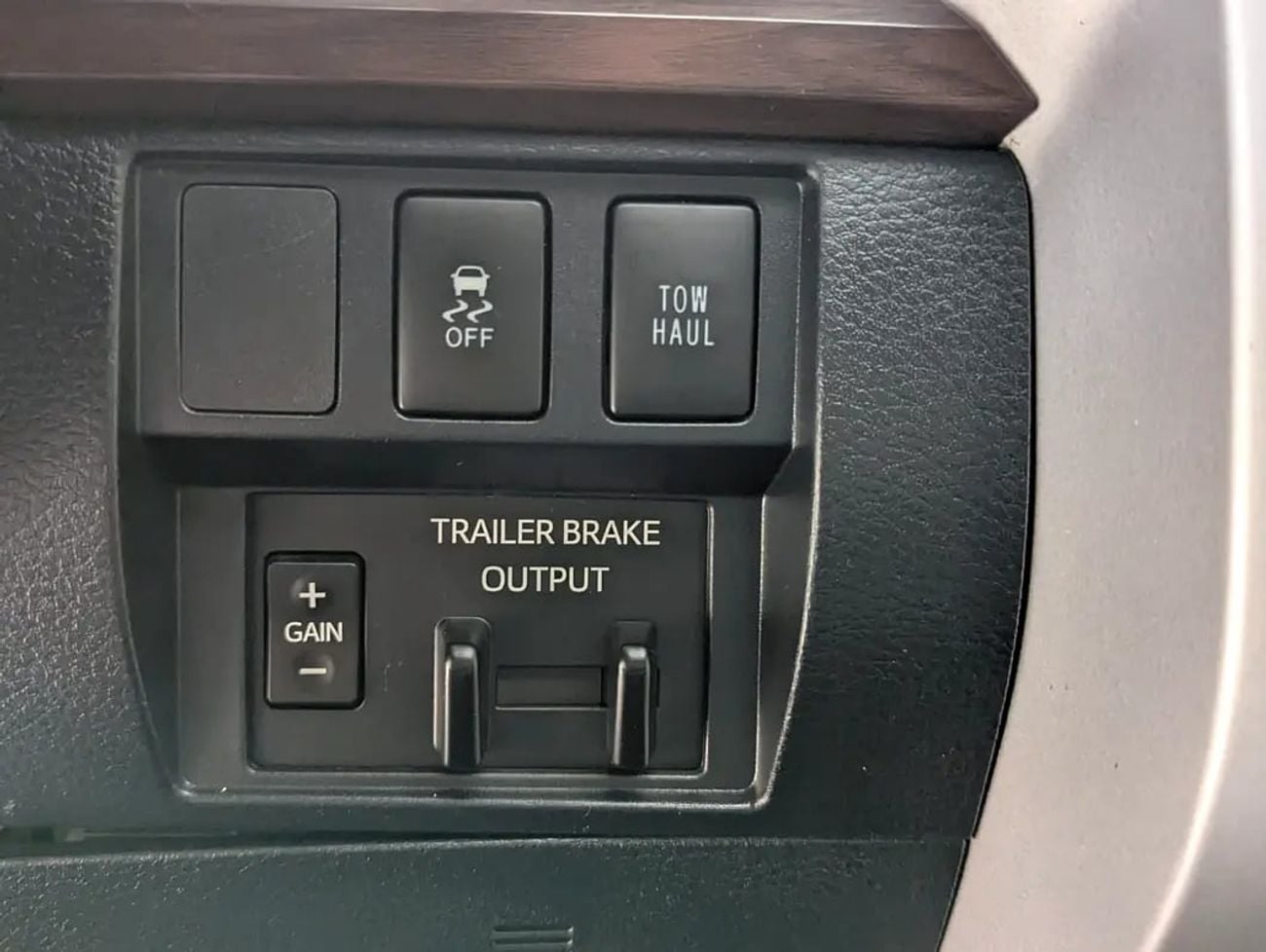 Toyota Tundra CrewMax Limited | 5.7L i-Force V8 | Full Size Luxury Pickup