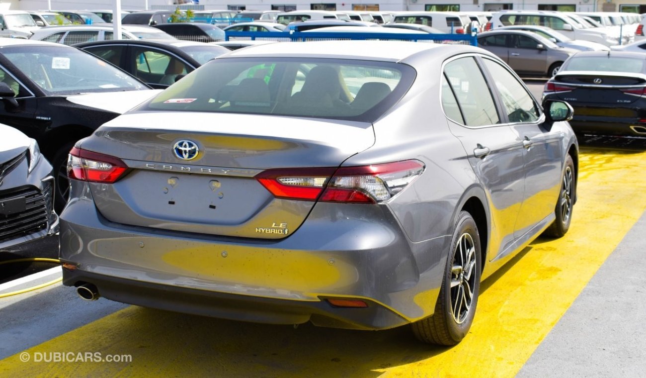 Toyota Camry LE Hybrid 2.5 L