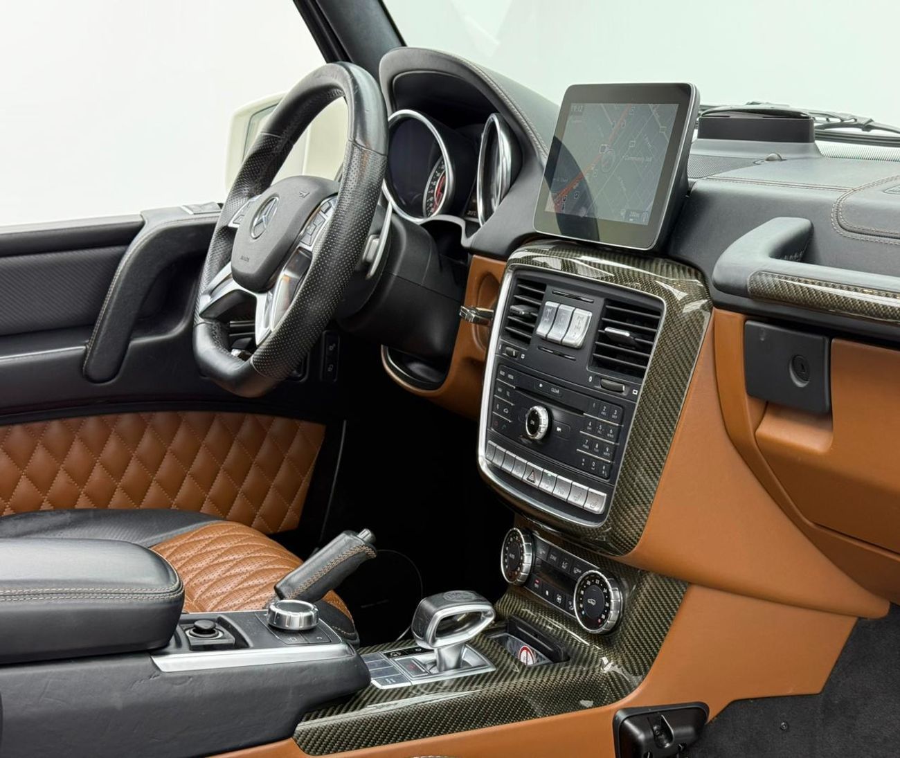 Mercedes-Benz G 63 AMG Std 5.5L 2017 Mercedes Benz G63 AMG, Full Service History, Carbon Fiber Interior, Excellent Conditio