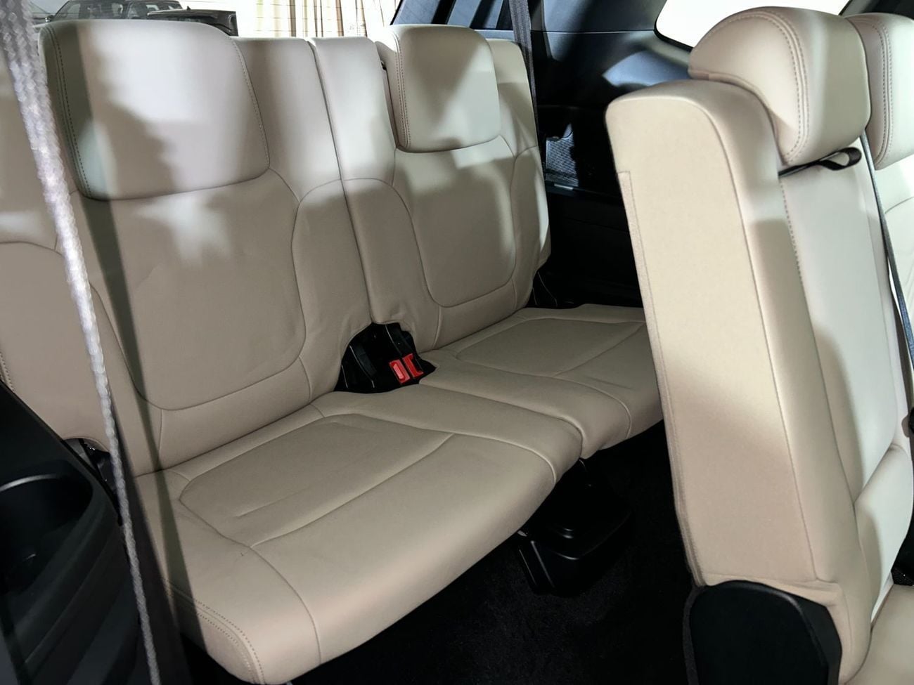 Ford Everest EVR624W LIMITED / FREE Insurance + Registration / AL TAYER MOTORS / AL QOUZ SHOWROOM