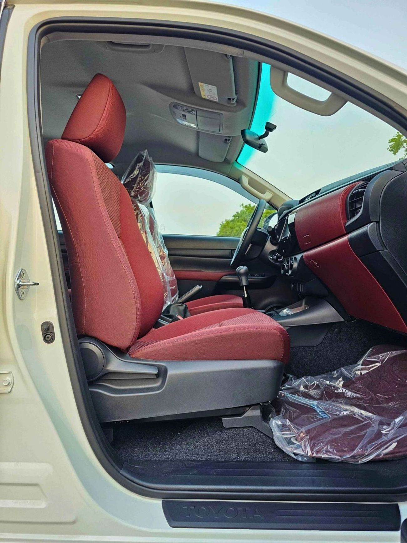 تويوتا هيلوكس NARROW BODY / DOUBLE CABIN / 2.4L DIESEL M/T 4WD /  POWER WINDOWS (CODE#HMD)