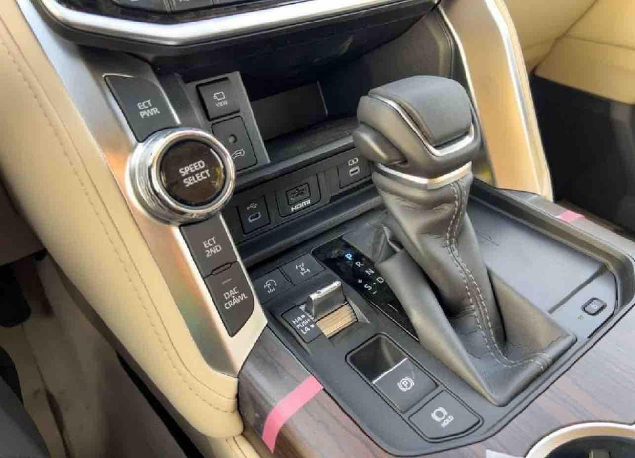 تويوتا لاند كروزر VX -V 2026 SOFTDOORS RADAR MODELISTA BODY KIT WHITE BIEGE