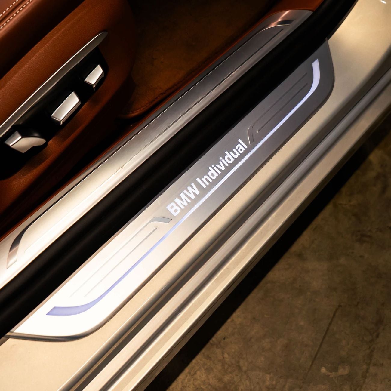 BMW 750Li AED 2,332 P.M • 0% Downpayment • BMW 750Li Individual Package  • 1 Year Warranty