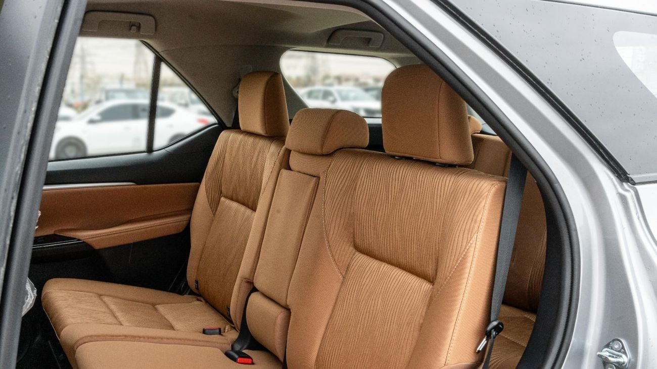 تويوتا فورتونر 2026 Toyota Fortuner VX 4.0L AT petrol (Silver-Tan)