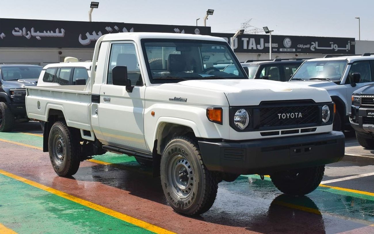 تويوتا لاند كروزر بيك آب 4.0L V6 Single Cabin A/T