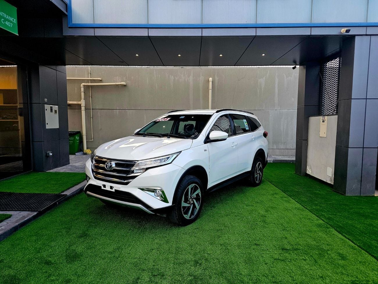 تويوتا راش EX/ PASSENGER 7 SEATS/ LOW MILEAGE