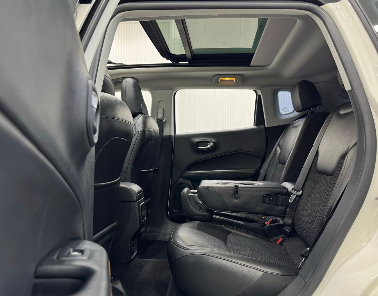 Jeep Compass Limited 2.4L (180 HP) 2019 Jeep Compass Limited, Warranty, Full Service History, Low kms, GCC