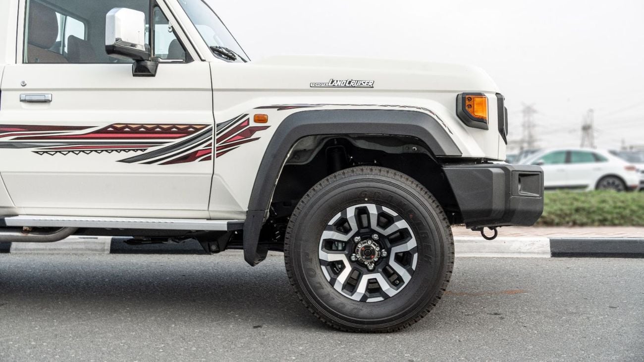 تويوتا لاند كروزر بيك آب 2026 Toyota Land Cruiser LC79 4.0L AT Petrol Full Option (White-Brown)