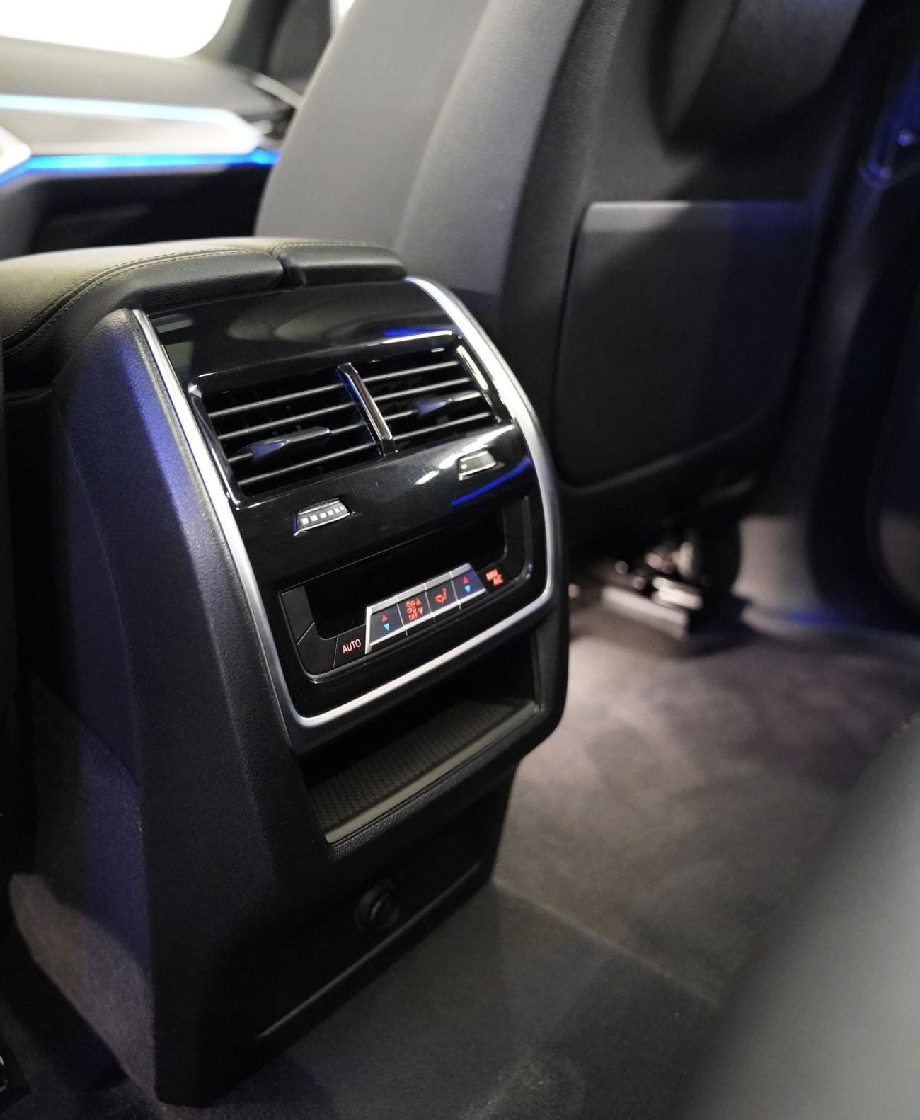 بي أم دبليو X5 40i M Sport 3.0L 2022 BMW X5, Feb 2027 BMW Warranty + Service Pack, Excellent Condition, GCC