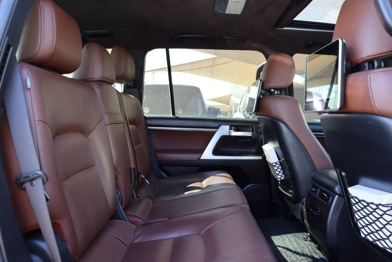 تويوتا لاند كروزر VXR 5.7L 4WD Toyota Land Cruiser VX.R 5.7L / 2018 / GCC / Original Paint