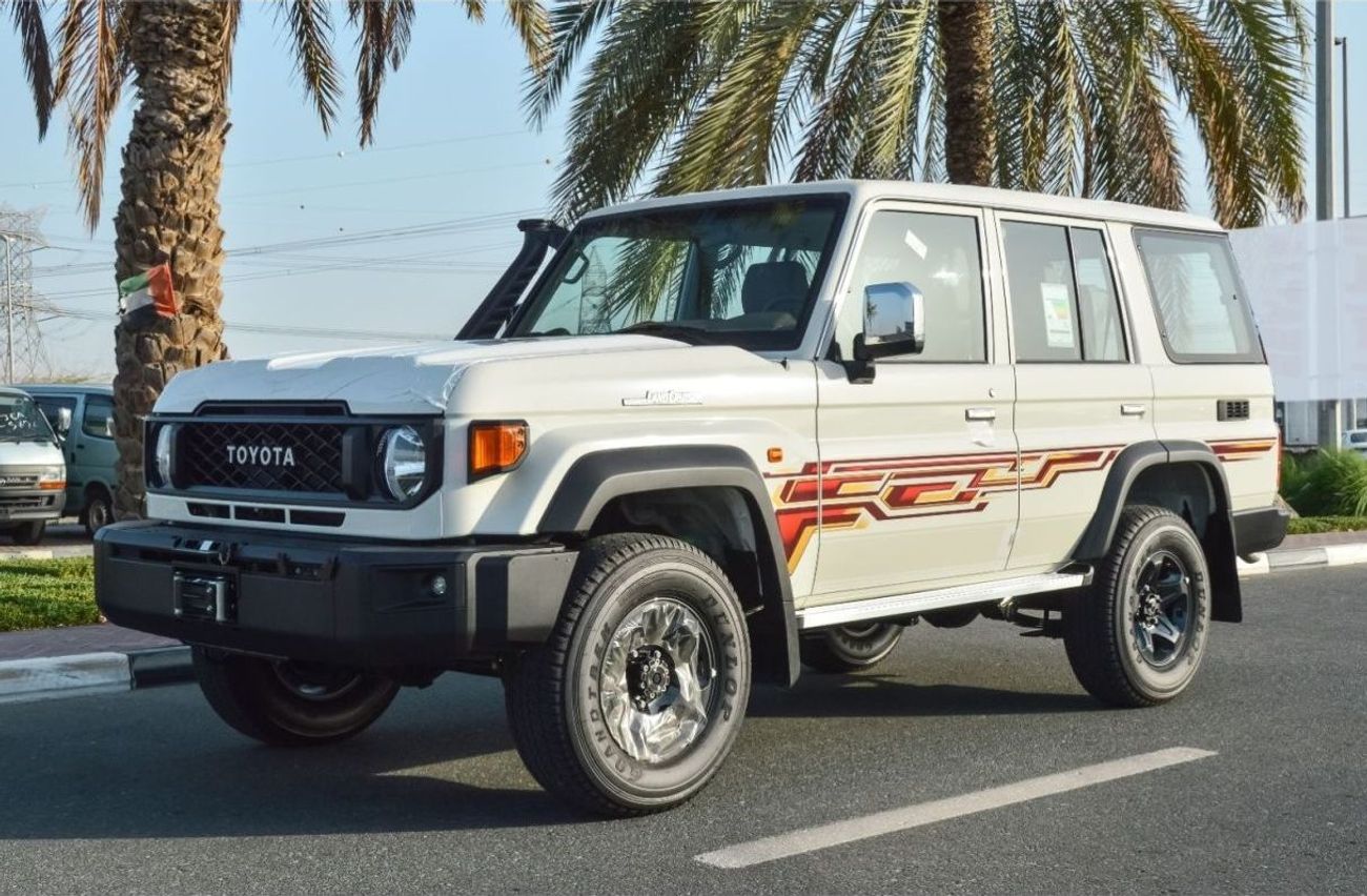 Toyota Land Cruiser TOYOTA LAND CRUISER 76 4.0L V6 4WD MT 5DOOR SUV 2024