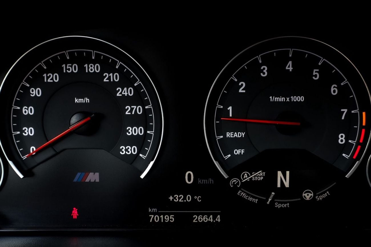 BMW M4 Std 3.0L 2016 BMW M4 M-Sport Convertible GCC Specs
