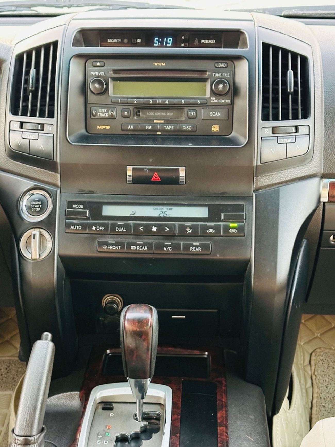 Toyota Land Cruiser MODEL 2010 GCC CAR PERFECT CONDITION INSIDE AND OUTSIDE FULL OPTION SUN ROOF LEATHER SEATS