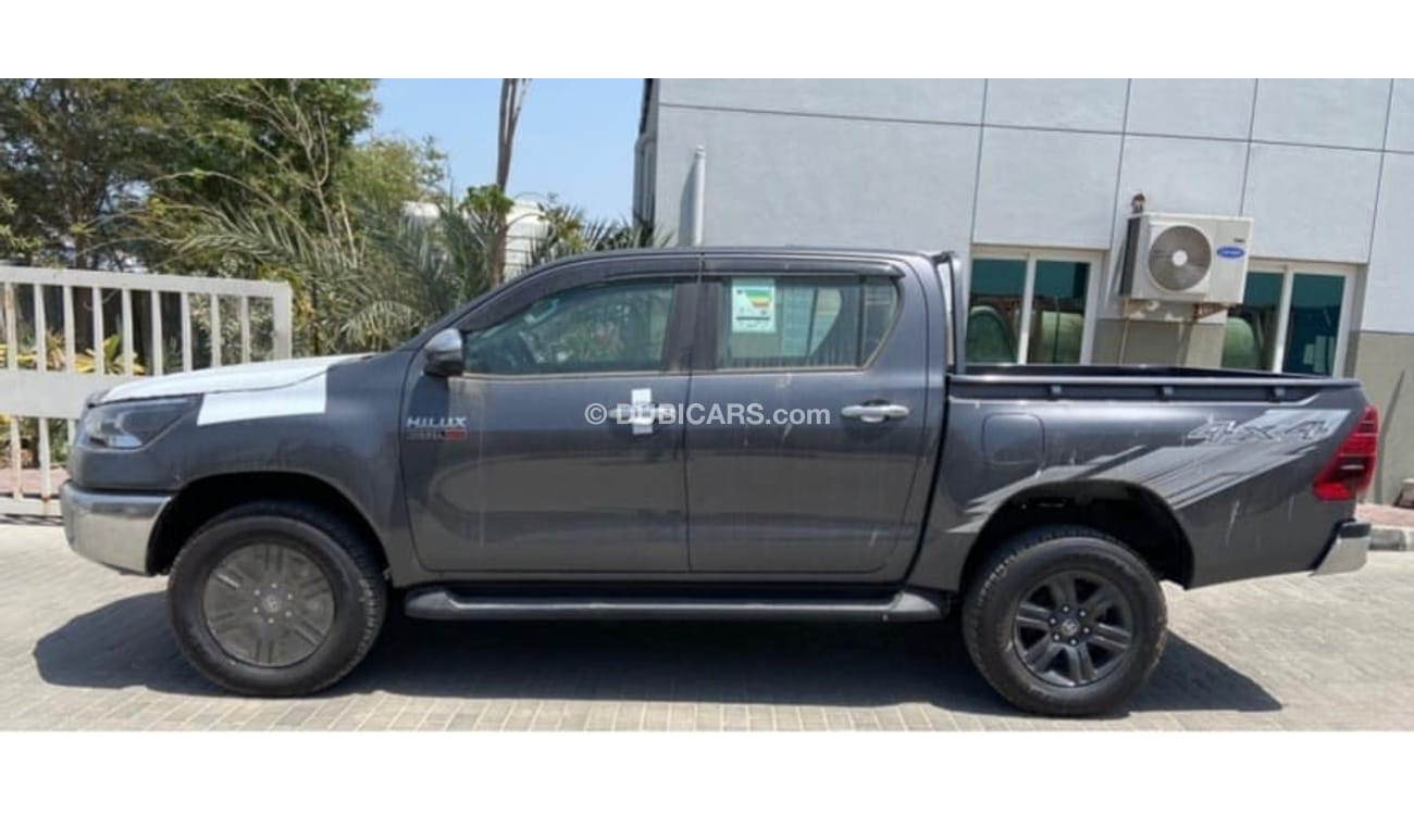 Toyota Hilux FULL OPTION WITH REAR A/C