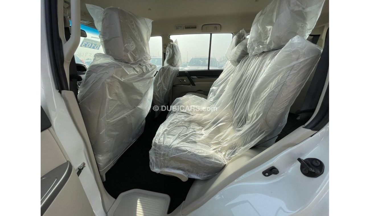 ميتسوبيشي باجيرو ميتسوبيشي باجيرو 3.8 لتر بنزين موديل 2020 لون ابيض للتصدير فقط