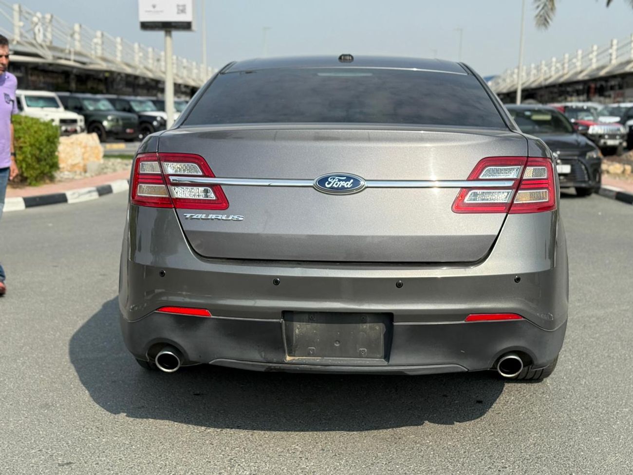 Ford Taurus 2013 FORD TAURUS GCC WELL MAINTAINED ONE OWNER