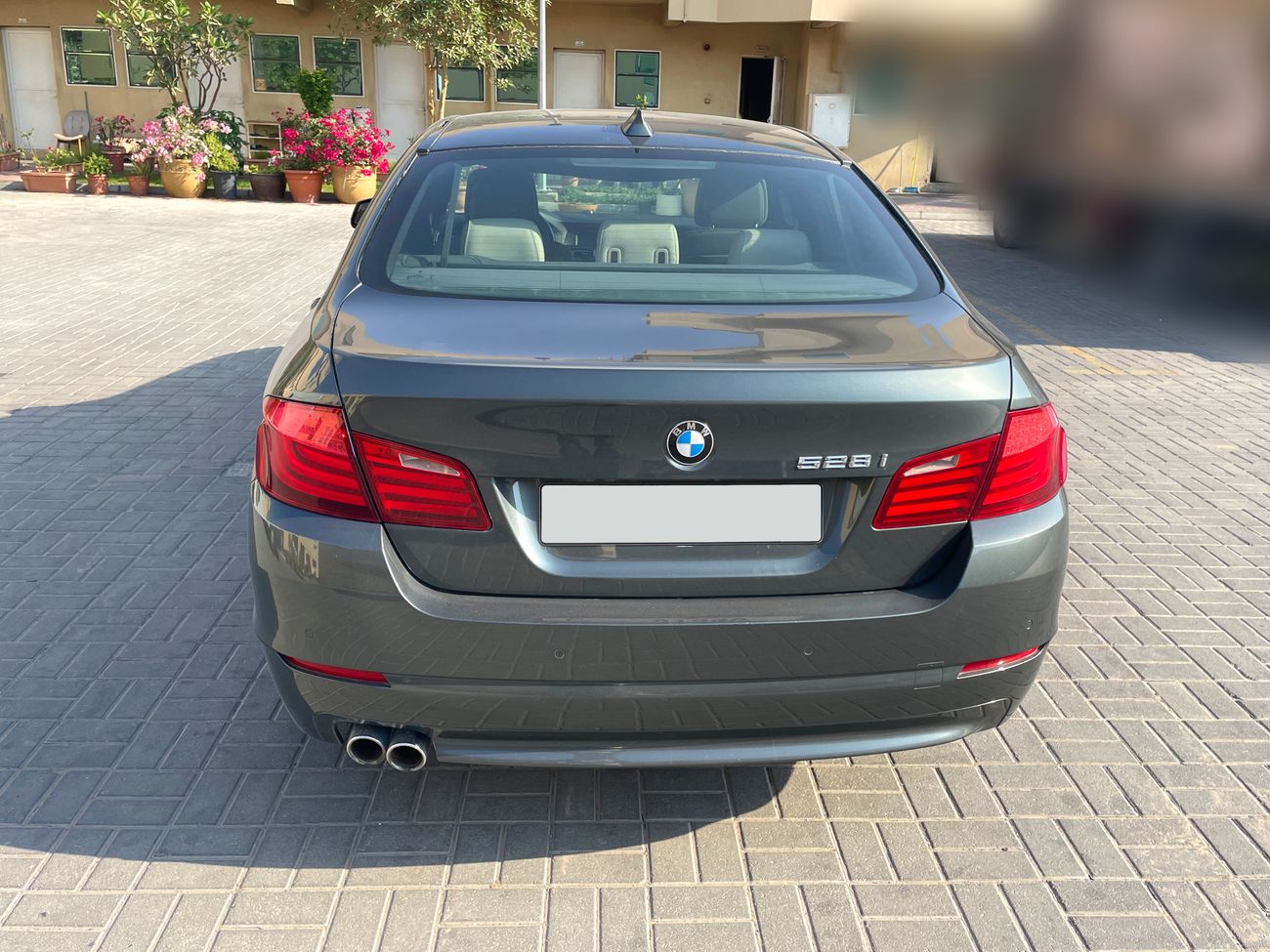 BMW 528i