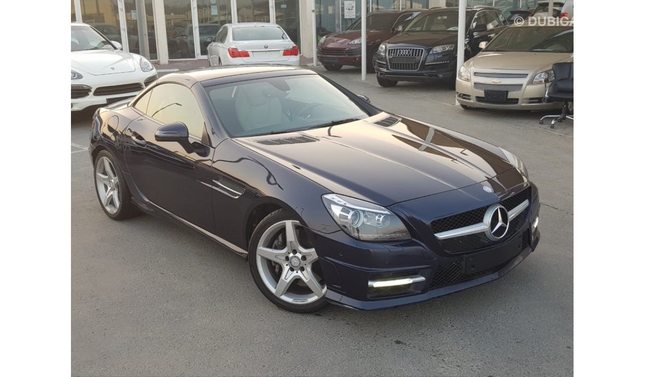 Mercedes-Benz SLK 200 model 2015 Gcc car prefect condition no need any maintenance full service one