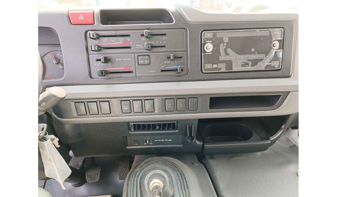 Toyota Coaster 4.2L V6 DIESEL / 23 STR M/T / AUTO DOOR /  LUGGAGE RACKS (CODE # CD42B)
