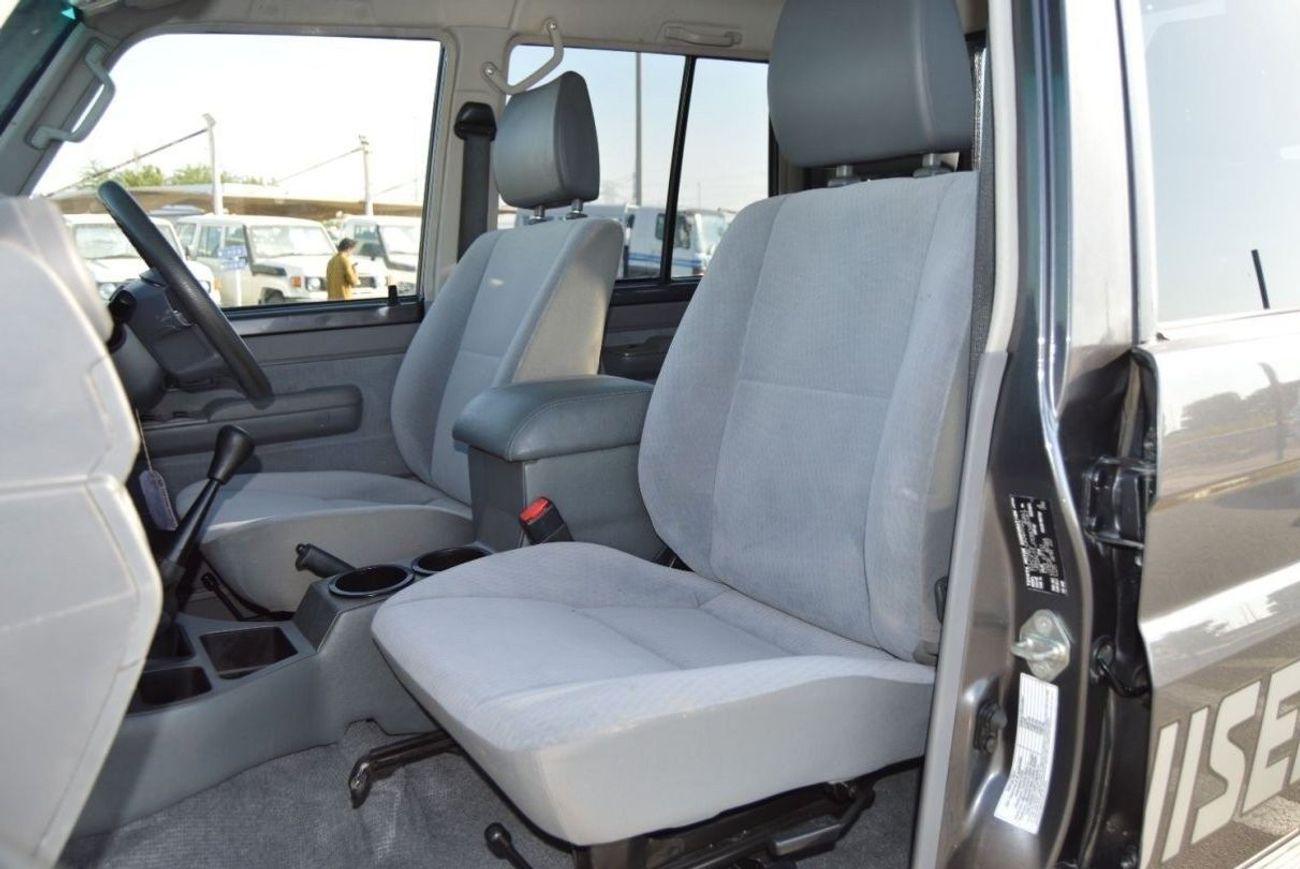 Toyota Land Cruiser Pick Up Double cabin Perfect inside and out