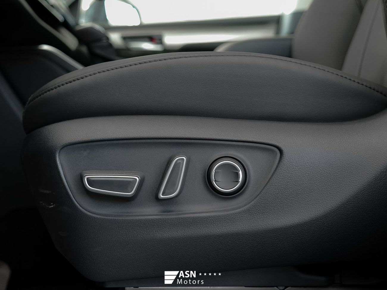 تويوتا هايلاندر 2.5L Hybrid AWD Extreme Edition 7 Seats 2025 (Export Price)