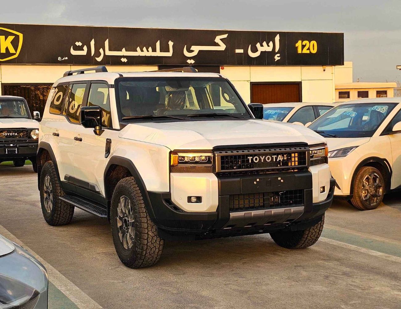 تويوتا برادو ADVENTURE TURBO/2.8L V4 DIESEL/DRIVER POWER SEAT WITH LEATHER/DVD+CAMERA /COOL BOX (CODE # P28ADV3)