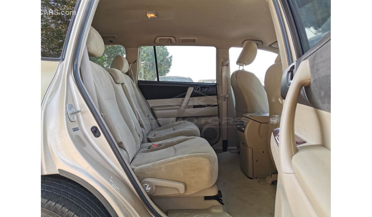 Toyota Highlander 3.5L, 17" Rims, Xenon Headlights, Headlight Lightening Switch, Driver Power Seat, USB (LOT # 599)