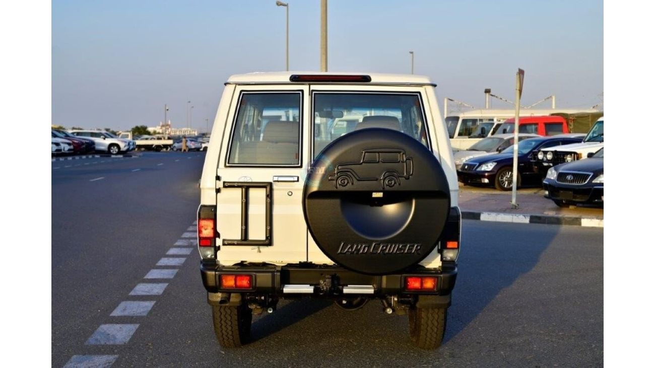 Toyota Land Cruiser 70 DLX