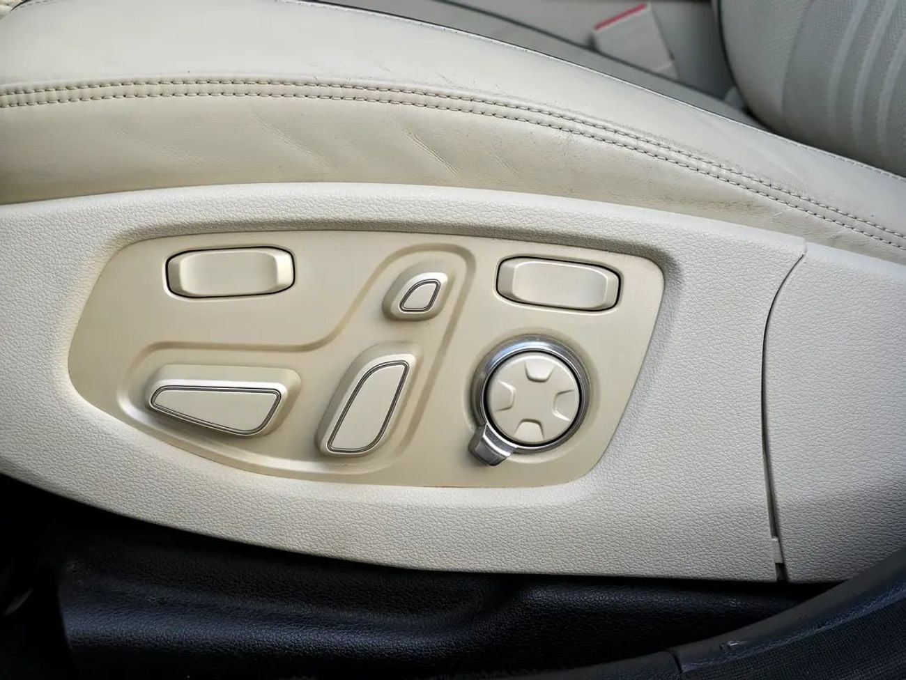 Genesis G90 Pristine Luxury - American Specs - Fully Loaded