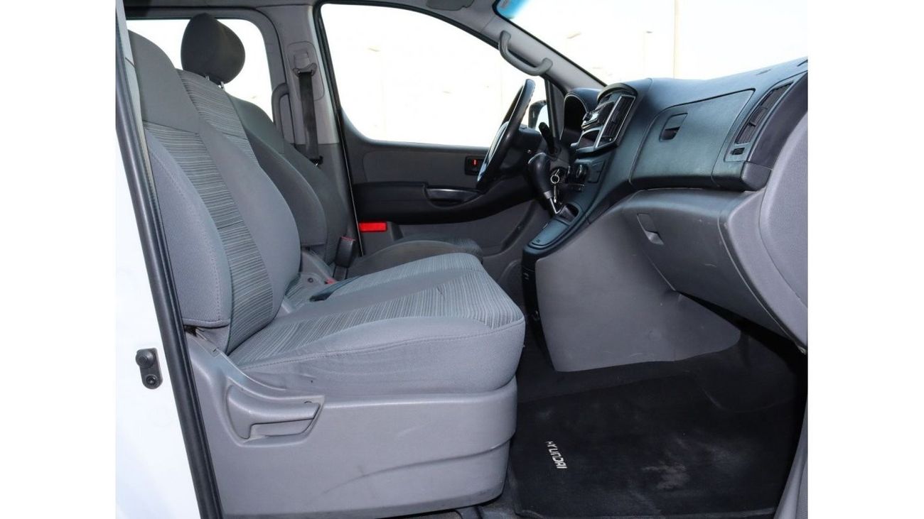 Hyundai H-1 Std Hyundai H1 2020 GCC in excellent condition without accidents