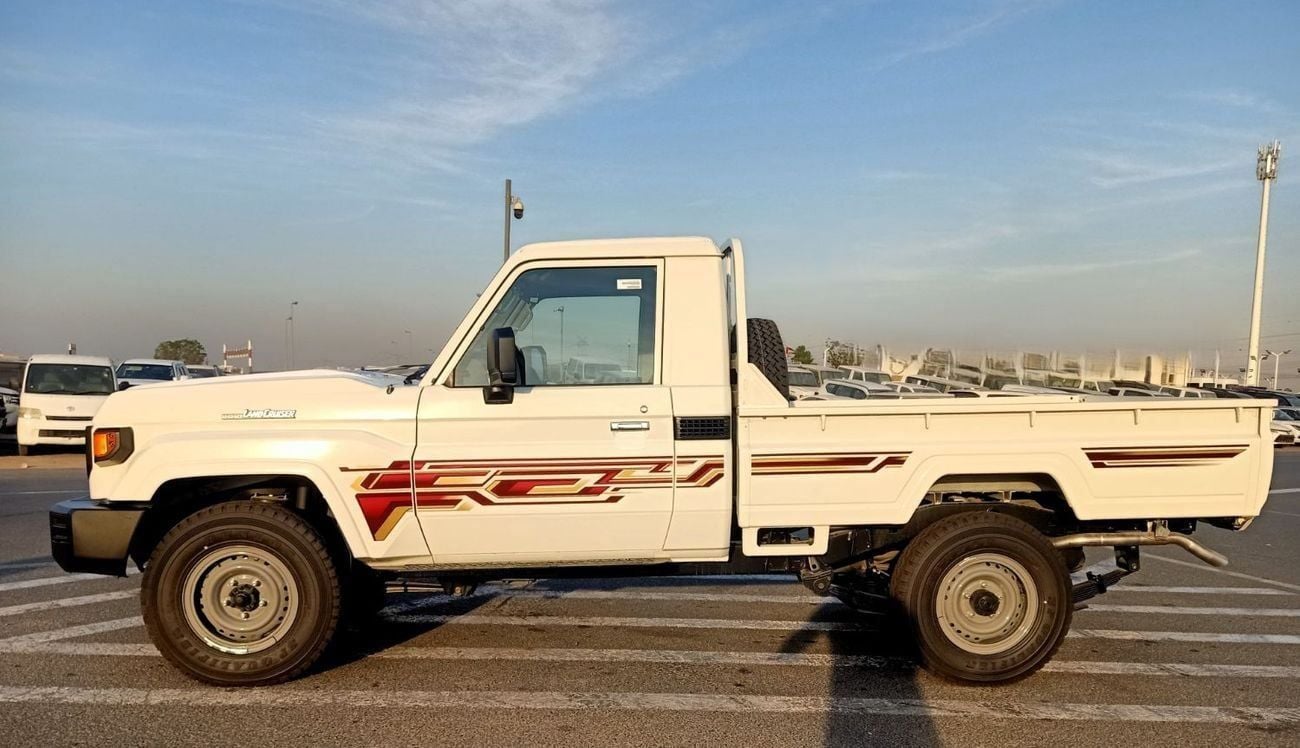 تويوتا لاند كروزر بيك آب Toyota land Cruiser pick up S.C Diesel 4.2L 6V M/T 4*4 basic white color 2025 With No Restrictions