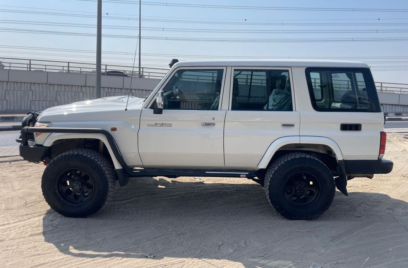تويوتا لاند كروزر 5 Doors Hardtop ,Diesel 4500 CC ,Right Hand Drive ,Manual Transmission