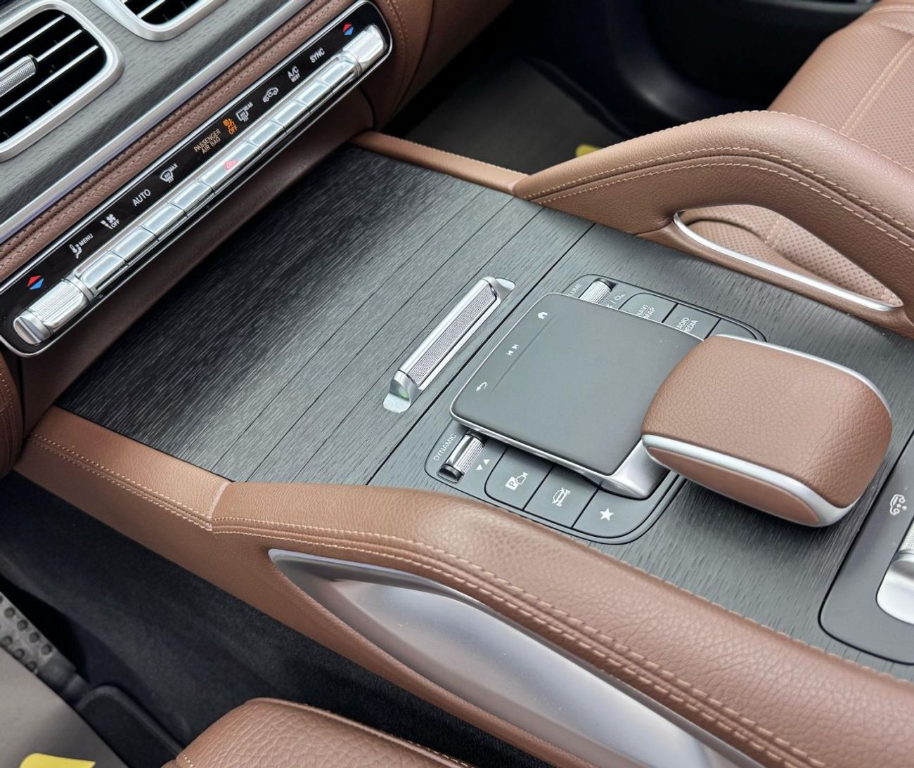 مرسيدس بنز GLS 450 4MATIC 2024 Mercedes Benz GLS450 AMG 4MATIC, 2028 BMW Warranty + Service Pack, Full Options, 7 Seate